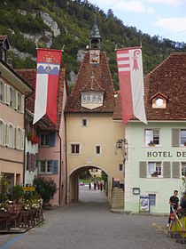 La porta Saint-Pierre nel villaggio di St-Ursanne