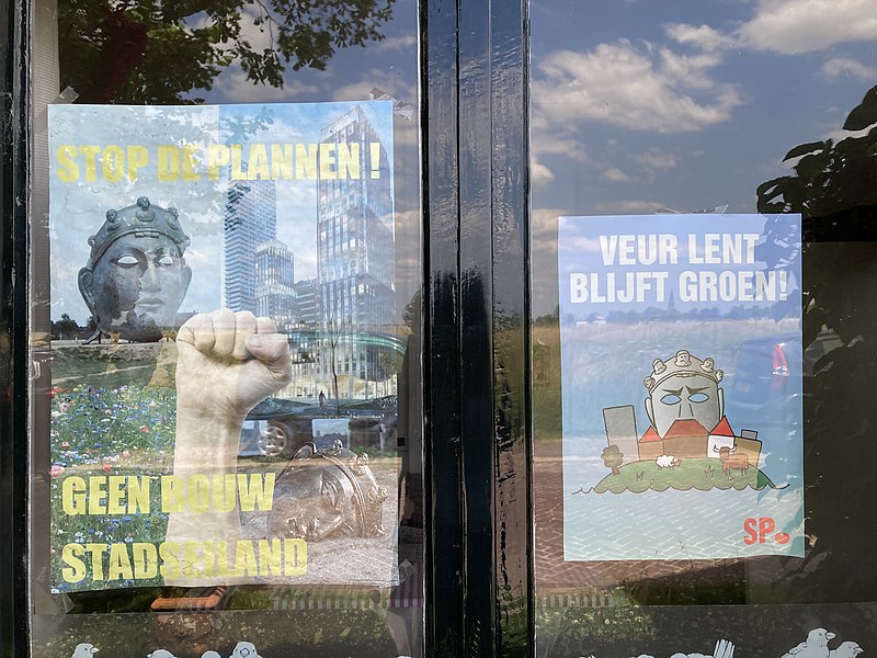 File:Posters showing Jan Kleingelds 'Tot Hier'.jpg