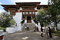 Punakha-Dzong-22-Eingang-Gruppe-2015-gje.jpg
