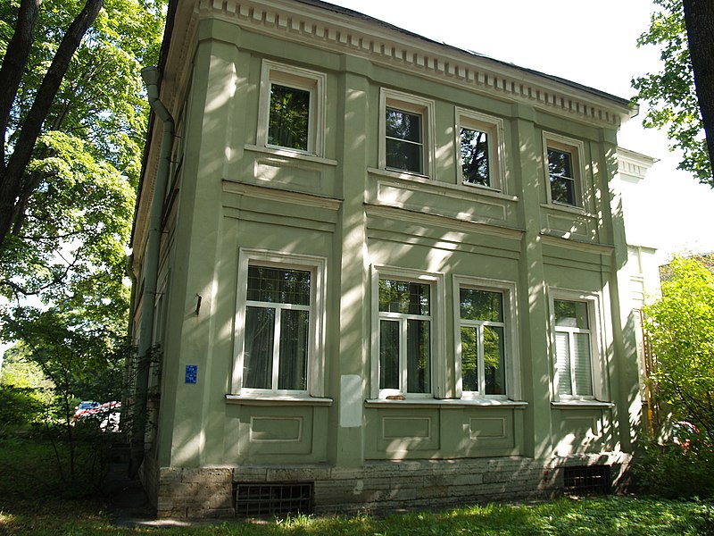 File:Pushkin, Oktyabrsky Boulevard, 40, 44, photo by Erzianj jurnalist (P1010190).jpg