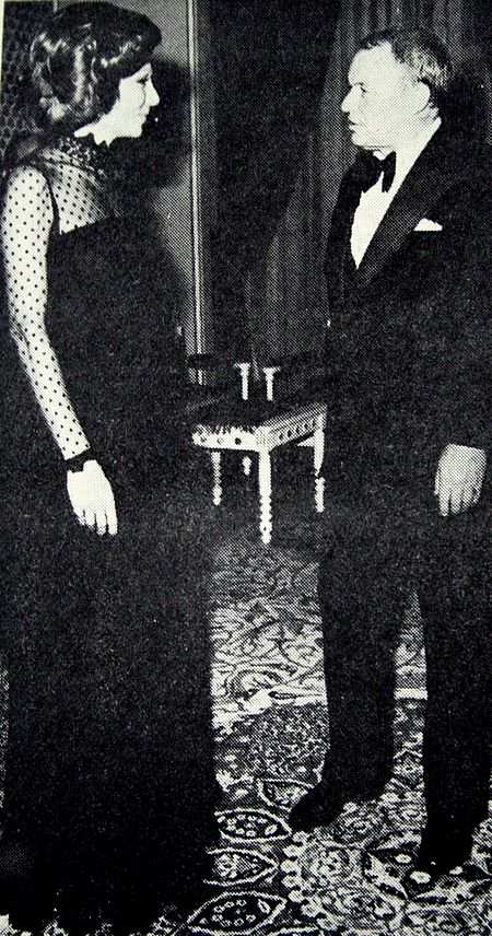 Tập_tin:Queen_Farah_of_Persia_and_Frank_Sinatra,_Tehran,_1975.jpg