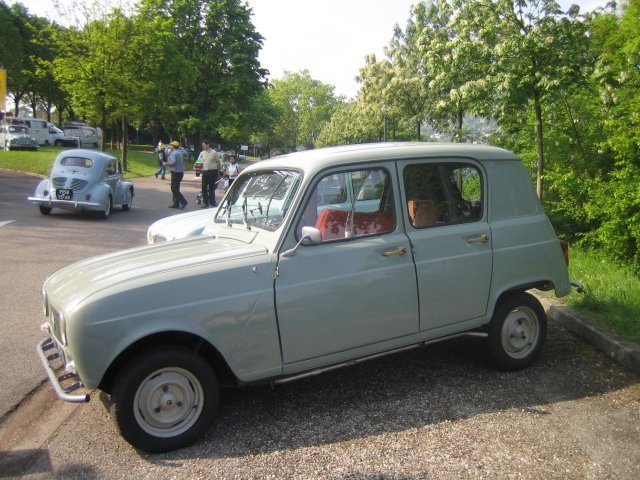 1961–1962 Renault 3: with a smaller 603cc, just 3 taxable HP engine, without c/d-pillar windows and only in grey, competed with the 2CV but halted aft