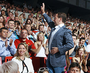 English: Russian President Dmitry Medvedev, his wife Svetlana attend 2009 Sochi KVN Summer Cup event Русский: Президент РФ Дмитрий Медведев с супругой Светланой посетили игру "Летний кубок КВН "Сочи-2009".