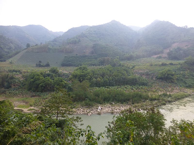 File:Red River valley between Lianhuatan and Wudaokou - P1380235.JPG