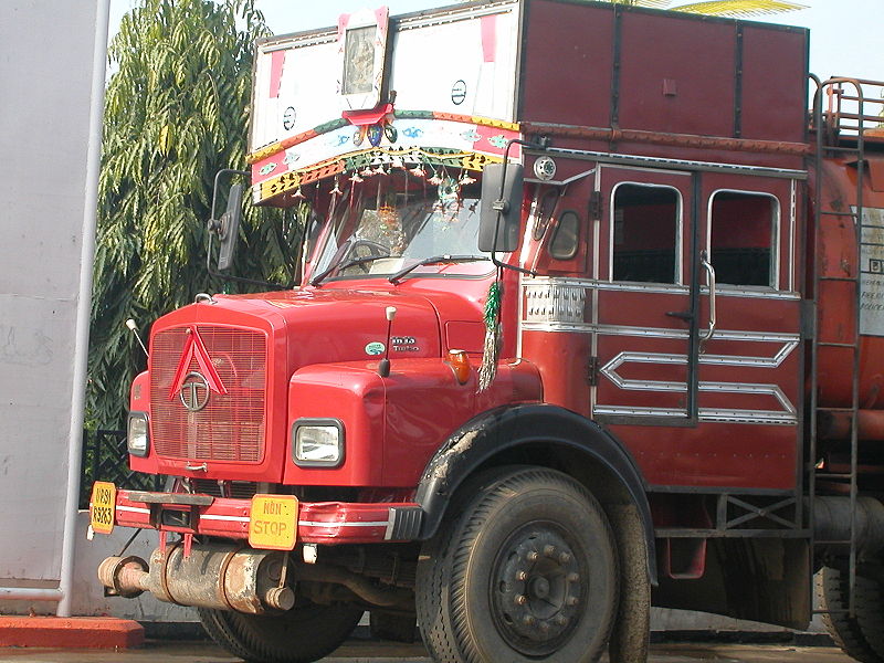 File:Red truck in India, February 2007.jpg