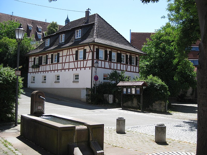 File:Remseck-Hochdorf Brunnen-Wilhelmsplatz Mth 6323.JPG