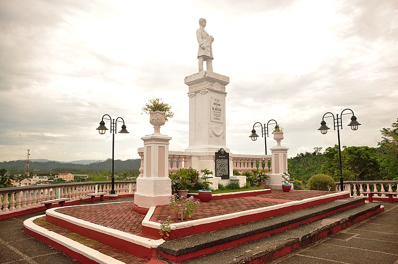 File:Rizal Monument of Mauban, Quezon.jpg