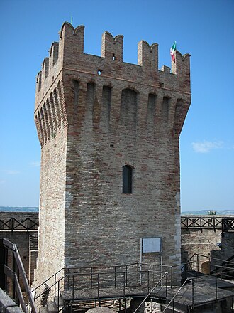 Rocca di Urbisaglia, the keep Rocca di Urbisaglia mastio.jpg