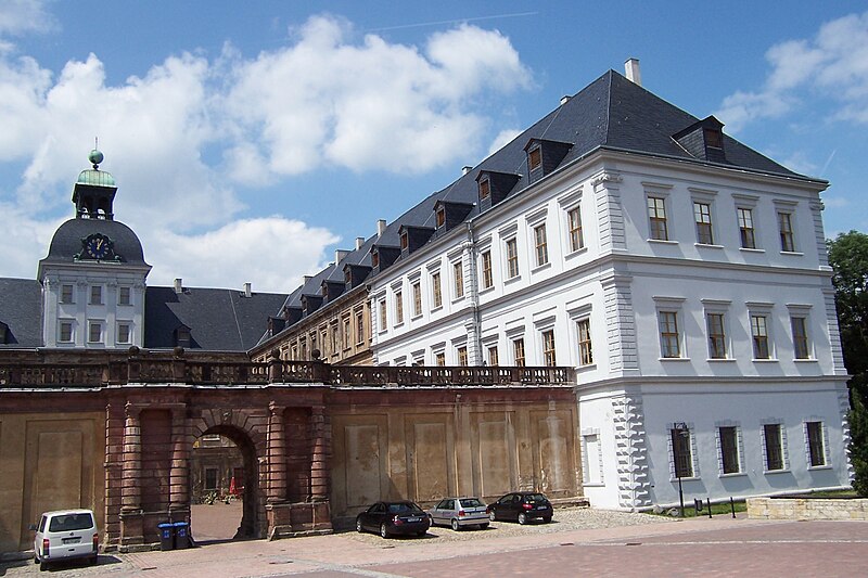 File:Schloss Neu-Augustusburg Ostseite.JPG