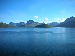 Selfjorden set mod sydvest med Torsfjorden til højre.