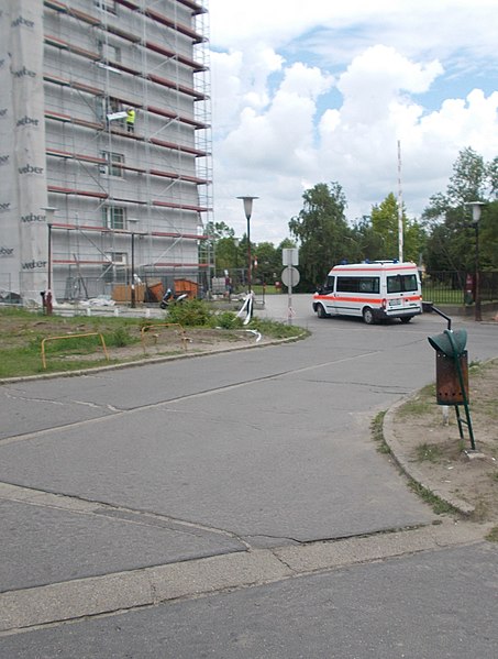 File:Semmelweis Kórház, mentőautó, 2019 Kiskunhalas.jpg