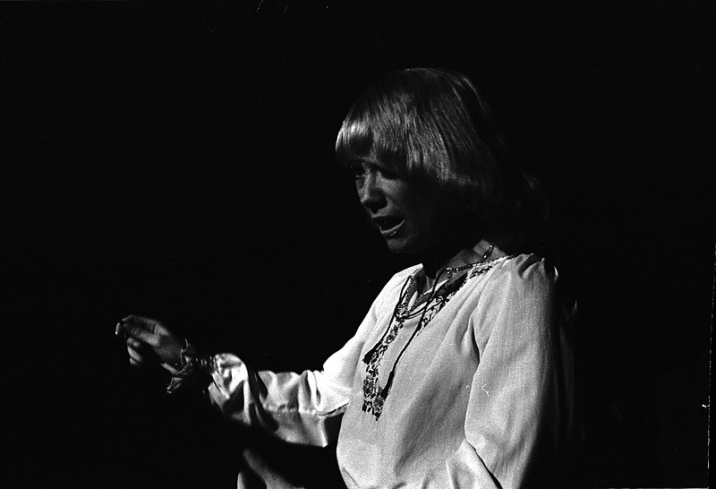 File:Sept. 1972. Claude Manlay Femme Chef d'Orchestre. (1972) - 53Fi2645.jpg