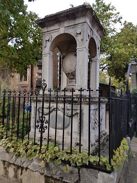 File:Sir Hans Sloane Monument.jpg