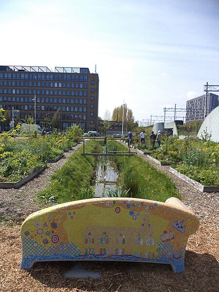 File:Social sofa Leiden Kweektuin 09.jpg