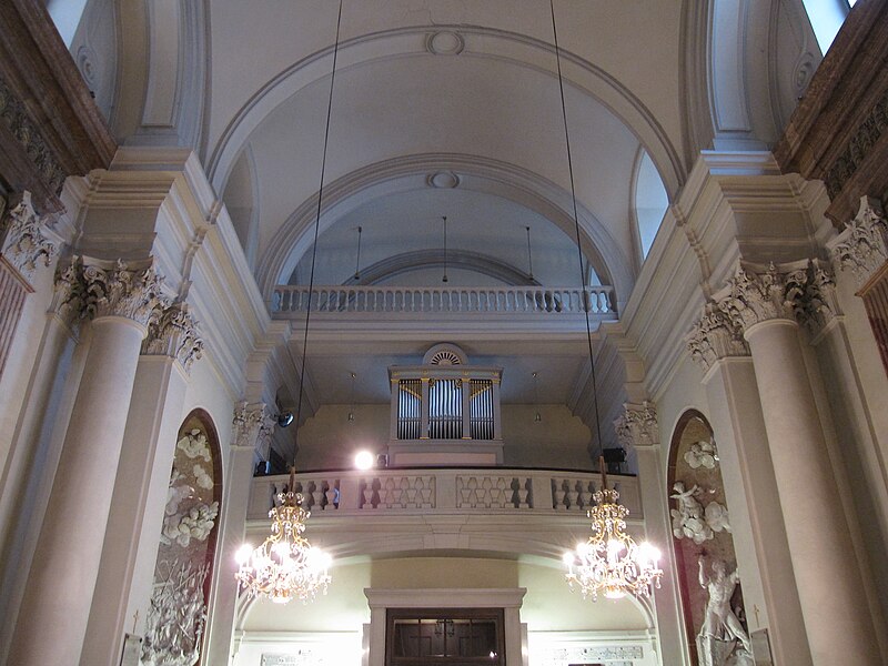 File:Stiftskirche Vienna 007.JPG