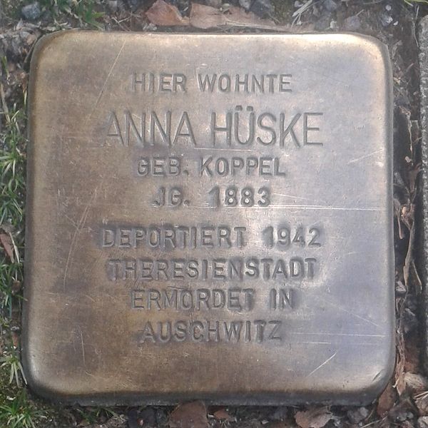 File:Stolperstein Köln Unter Krahnenbäumen 67 Anna Hüske.jpg