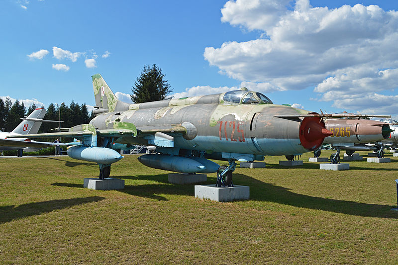 File:Sukhoi Su-20R '7125' (13316306873).jpg