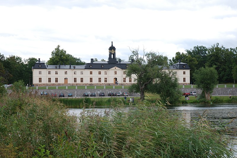 File:Svartsjö slott västerfasad 05.jpg