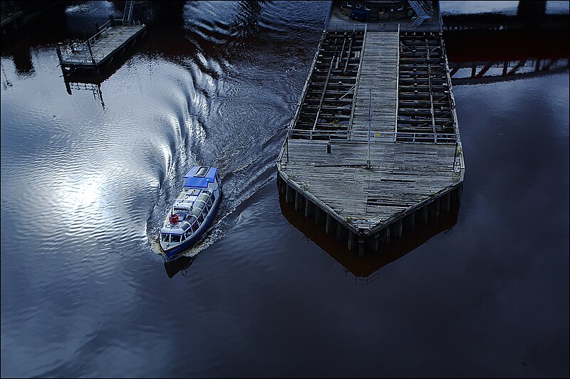 File:Swing Bridge, River Tyne, 27 September 2012 (1).jpg