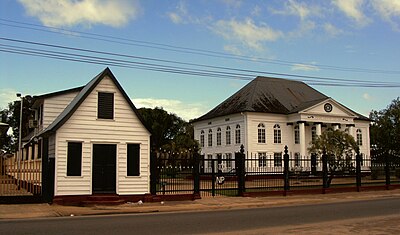 Synagoge-Keizerstraat-Suriname.jpg