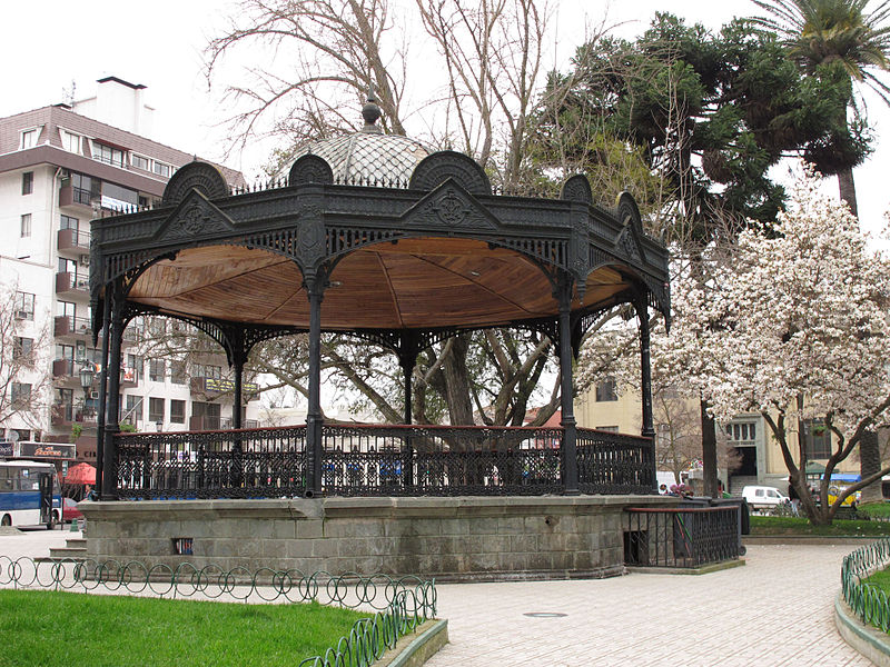 File:Talca, plaza (15020251291).jpg