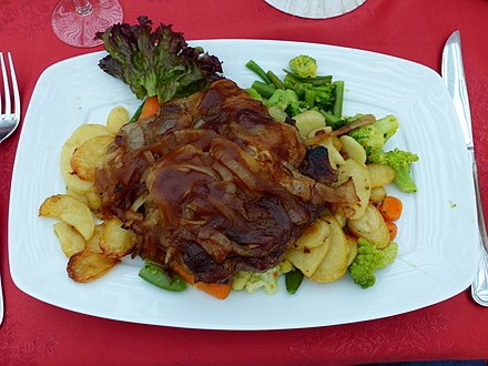 Thuringian marinated cutlet of pork (Rostbrätel) with pan fried potatoes
