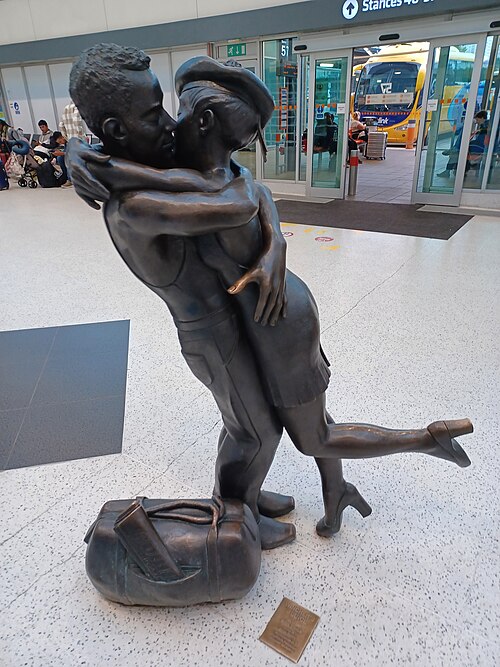 "Wincher's Stance", a statue by John Clinch, is in the bus station's waiting area. The work, which depicts a couple kissing, was commissioned by the E