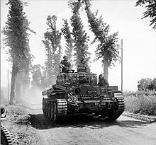 Centaur IV-kampvogn fra Royal Marines Armoured Support Group i nærheden af Tilly-sur-Seulles