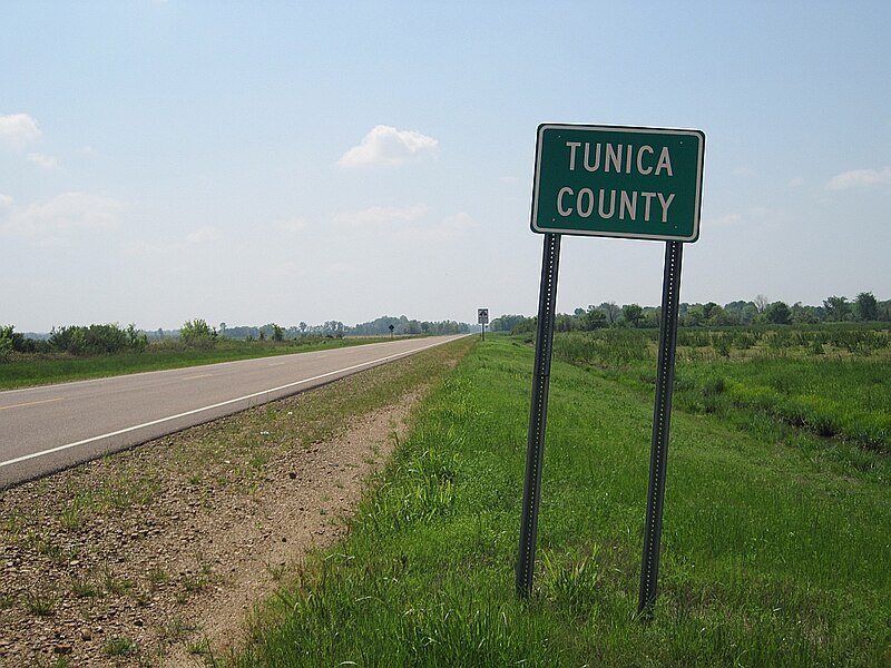 File:Tunica County MS sign 002 2012-03-31.jpg