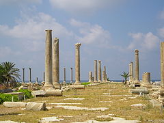 La principale rue à piliers du site de fouilles d'Al Mina