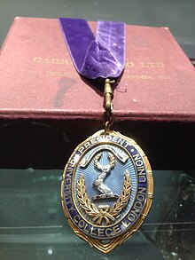 Students' Union UCL president's medallion UCLU P.jpg