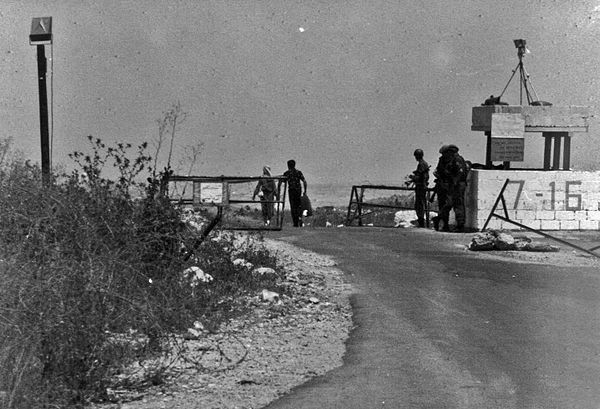 UNIFIL road block in Lebanon, 1981