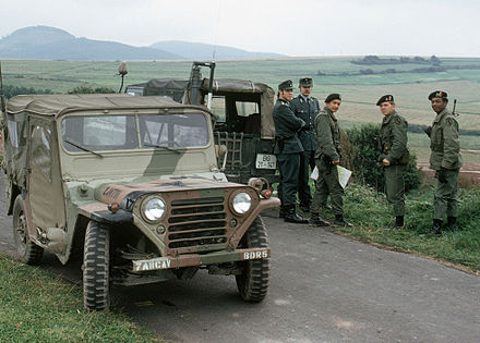 Soldats américains et officiers de la Bundesgrenzschutz en 1979.