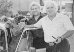 Миниатюра для Файл:Valiant Brothers with cabbies.png