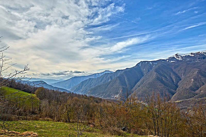 File:Valle dell'Avagnone - panoramio.jpg