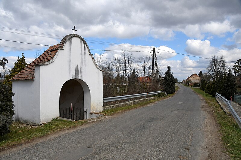 File:Vassurány, Nepomuki Szent János-szobor 2021 01.jpg