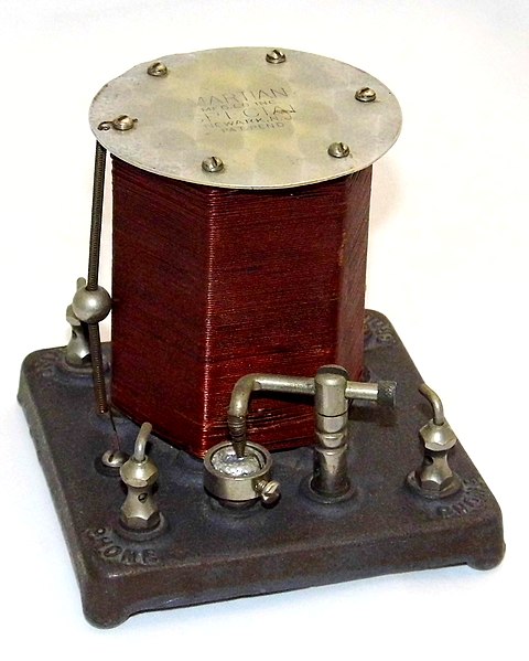 File:Vintage Martian Special Crystal Radio, White Manufacturing Company, Newark, New Jersey, AM Band, Circa 1924 (41629387544).jpg