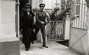 Visita del rey Alfonso XIII, la reina María Cristina y el infante Don Jaime a la estación del Norte (2 de 4) - Fondo Car-Kutxa Fototeka.jpg