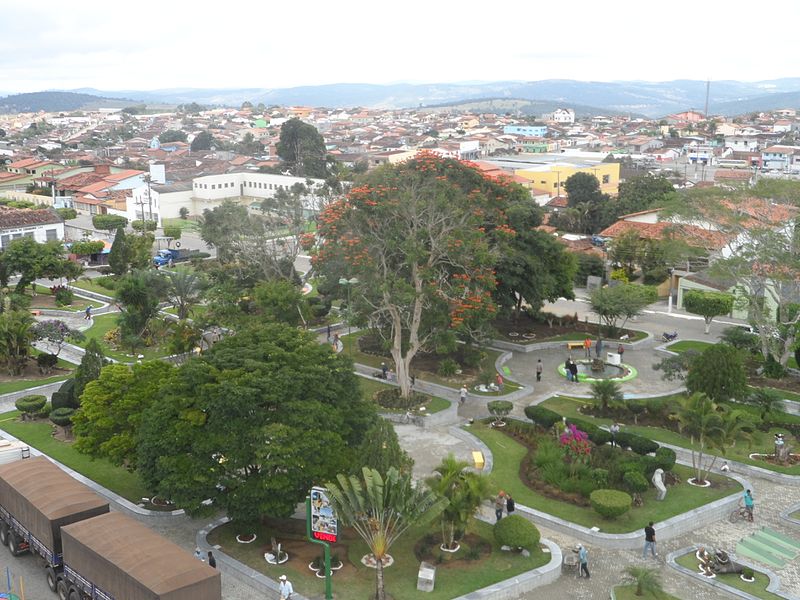 File:Vista parcial da cidade de Itiruçu.jpg