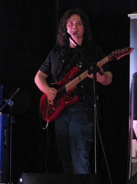 Moore playing in Brusque, Santa Catarina, Brazil, in 2010