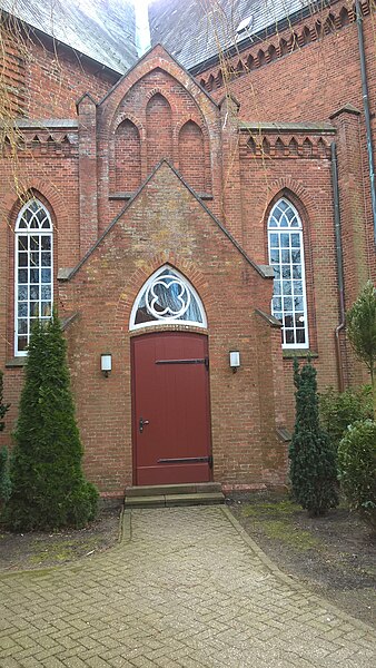 File:Weener Georgskirche Portal Nordosten.jpg