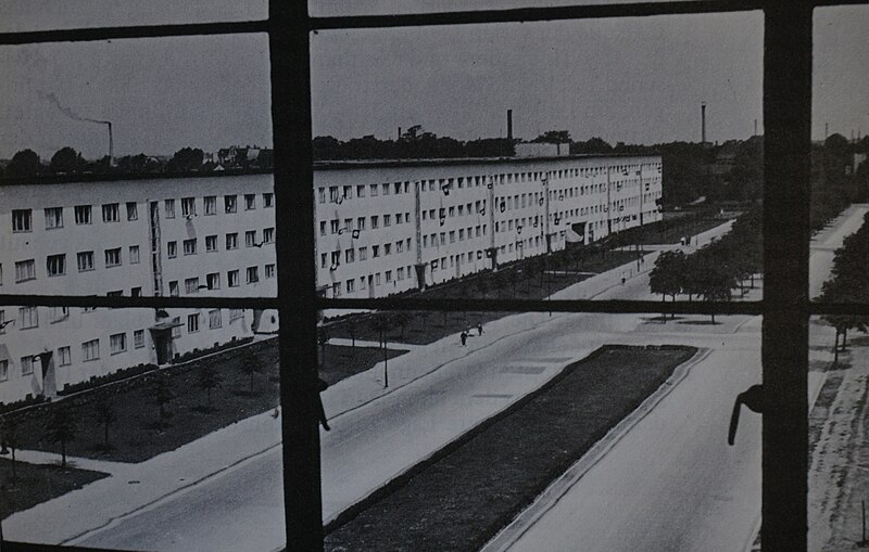 File:Weiße Stadt, Blick aus dem Brückenhaus.JPG