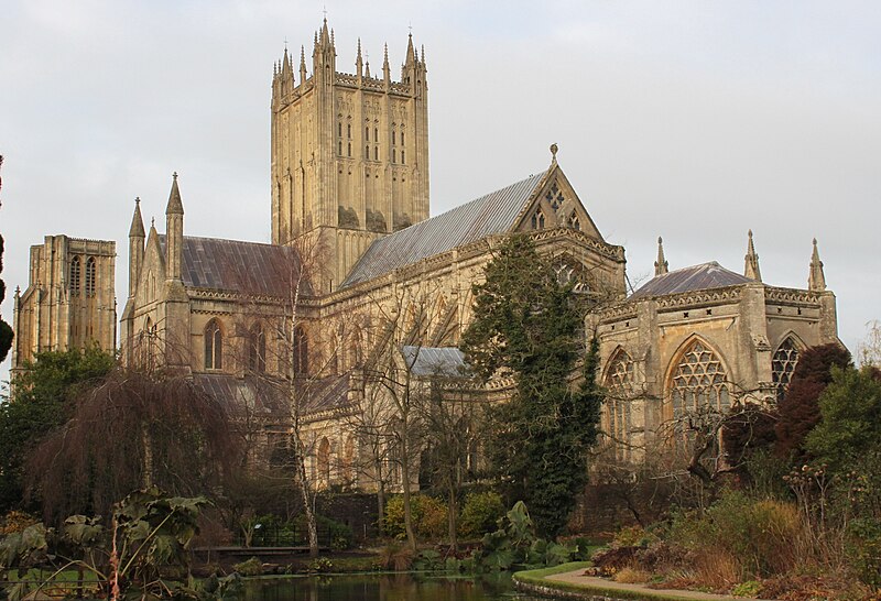 File:Wells Cathedral east end including lady chapel 2.jpg