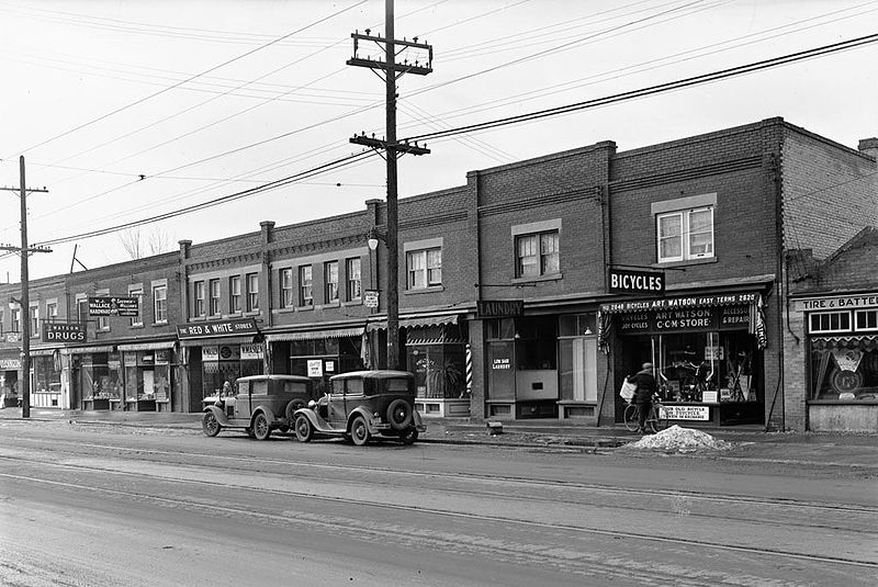 File:West side Yonge Street south of Craighurst.jpg