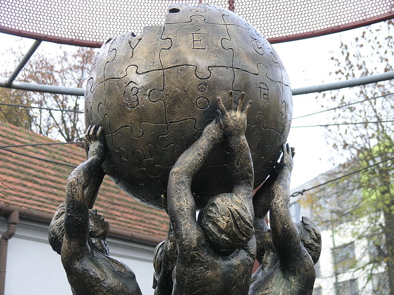 File:Wikipedia Monument in Słubice - detail.JPG