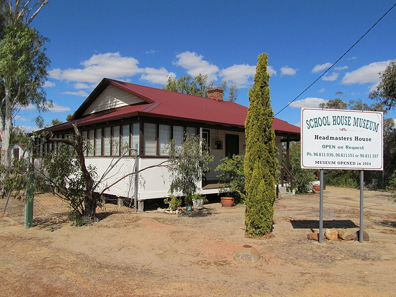 File:Wyalkatchem school house museum 1.jpg