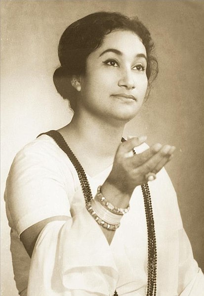 File:Young Firoza Begum 1955.jpg