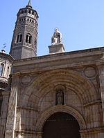 Zaragoza - San Pablo - Puerta principal y torre.jpg