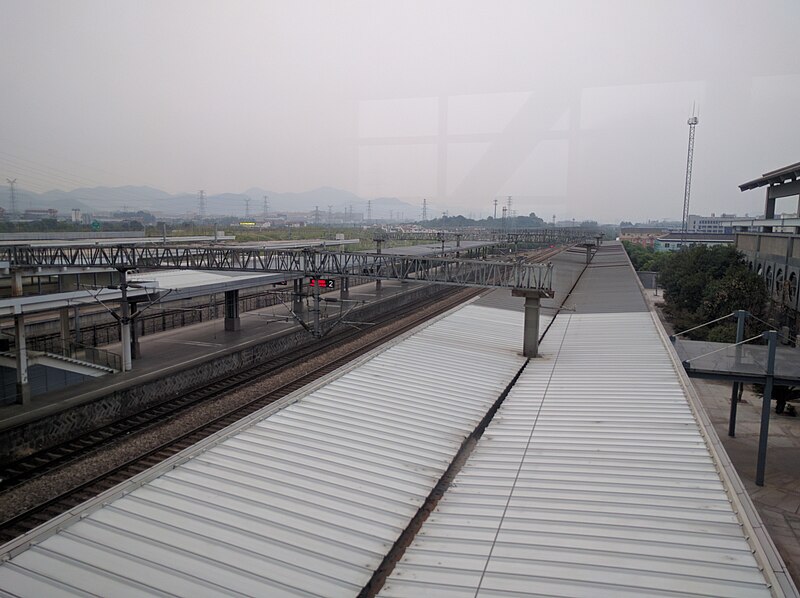 File:Zhuji Railway Station 20160820-1.jpg