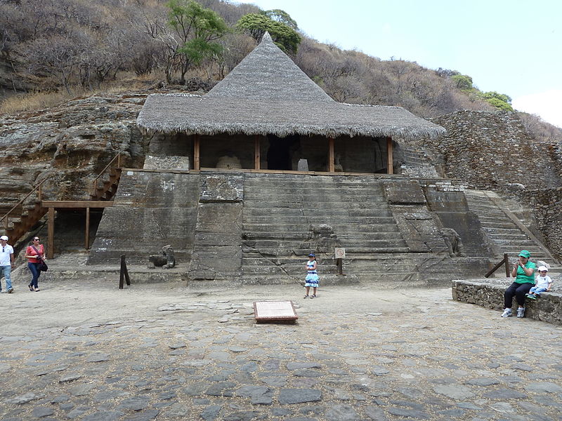 File:Zona arqueológica de Cuauhtinchán, templo Cuauhcalli ('Casa del sol' o 'Casa de las águilas').JPG